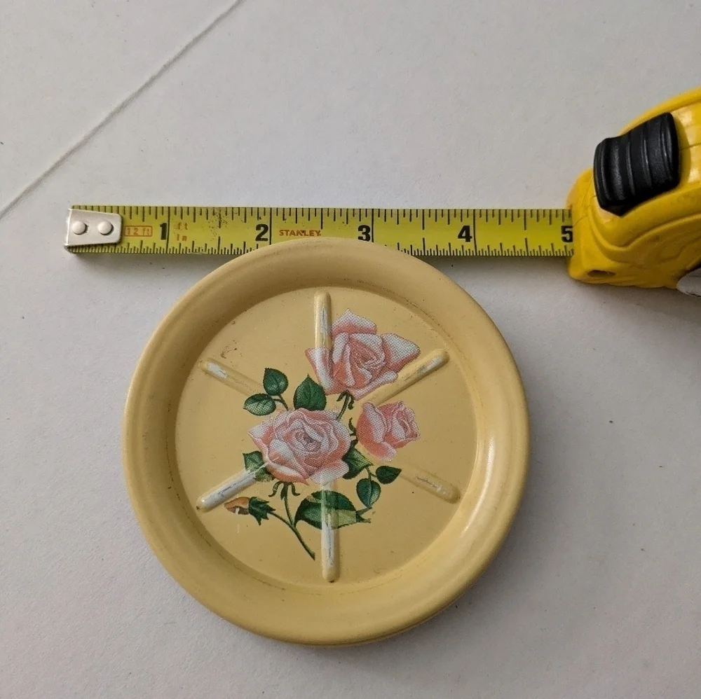 Vintage Rose floral tin metal coasters or ind ash trays/trinket dish. Set of 4